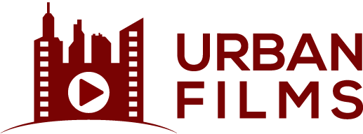 Urban Films Logo mit stilisierten Hochhäusern und einem Play-Symbol, symbolisiert Filmproduktion in städtischer Umgebung.